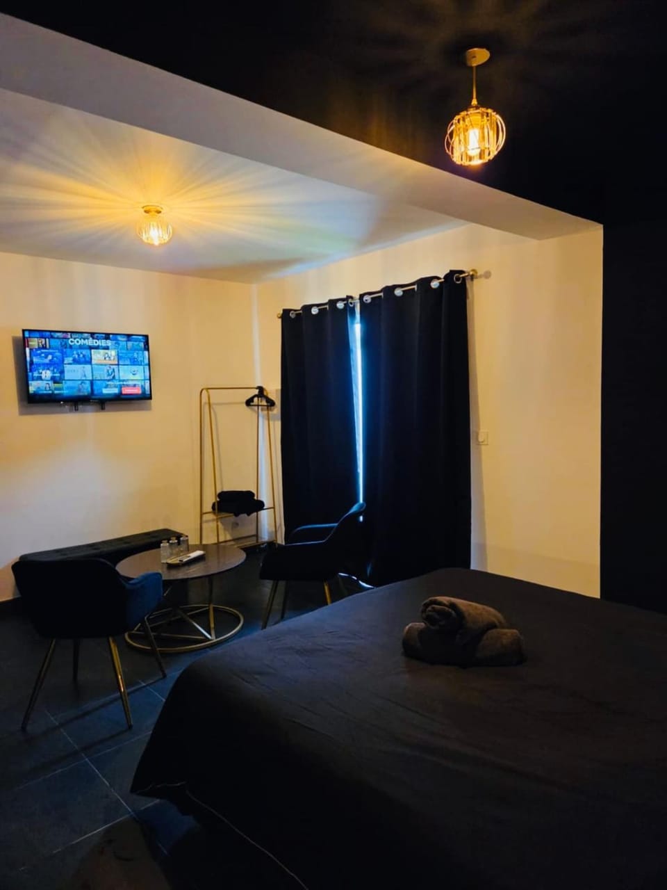 Suite with private Jacuzzi Apartment in Arles