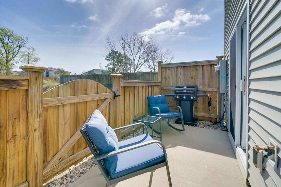Modern Family Home in Hampstead w/ Patio & Grill! House in Topsail