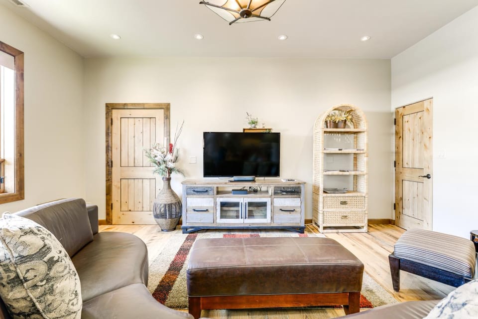 Walkable Apt in Carbondale: 'Luxury Artist's Loft' Apartment in Carbondale