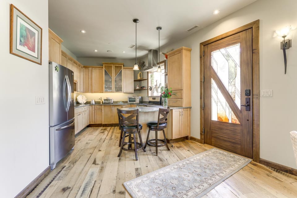 Walkable Apt in Carbondale: 'Luxury Artist's Loft' Apartment in Carbondale