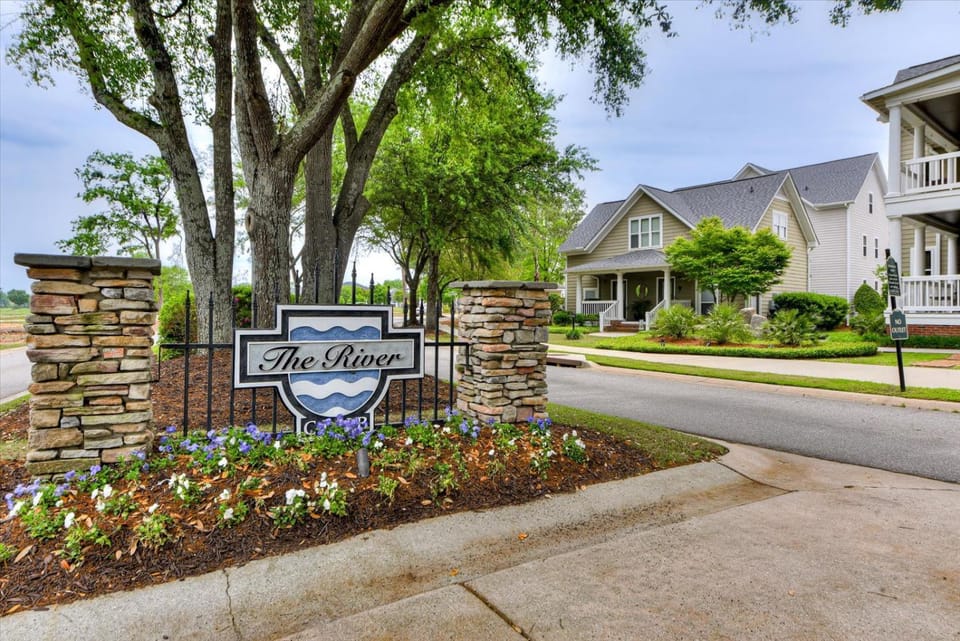 Renovated 2BR by Riverwalk & Medical District House in North Augusta