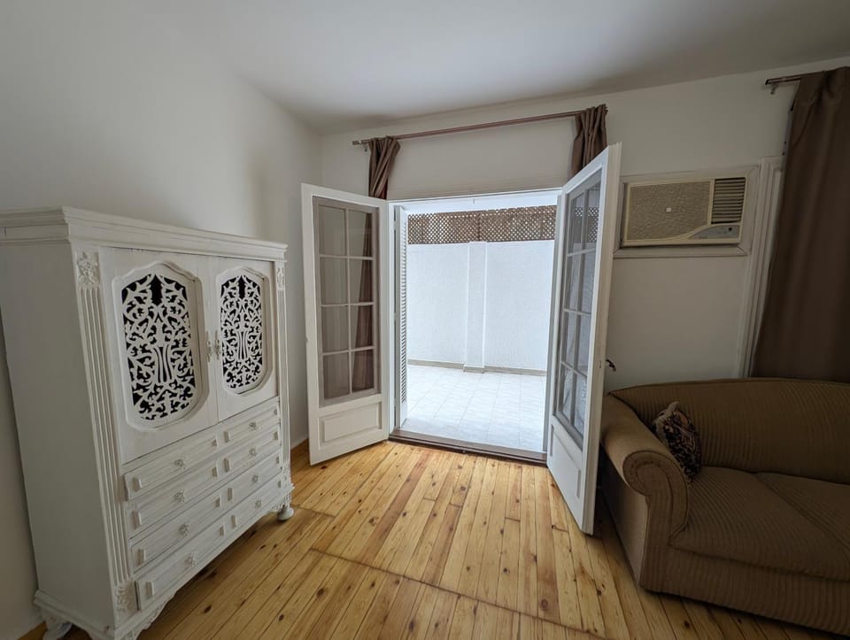 Bed, Photo of the whole room, Seating area, internet, wardrobe, air conditioner