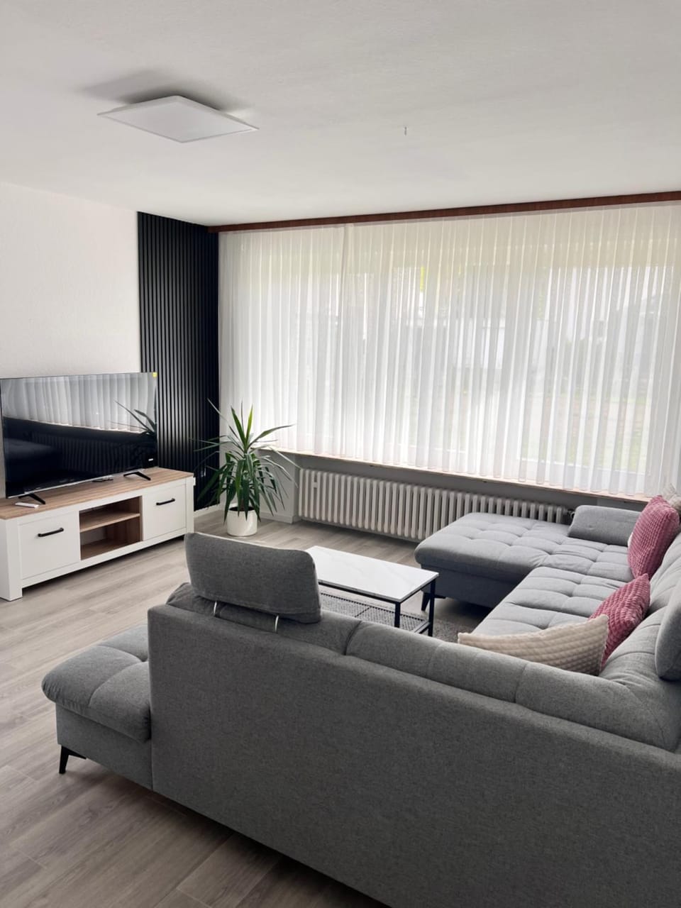 Communal lounge/ TV room, TV and multimedia, Living room, Seating area, Evening entertainment