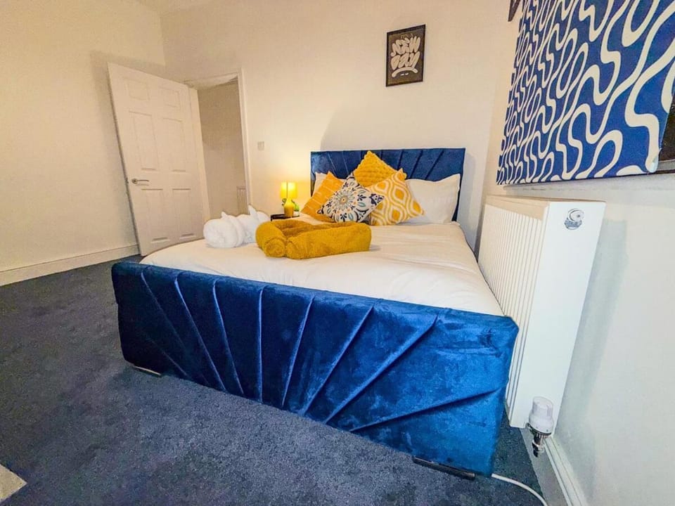 Central 4 BR Luxury Home By AltoLuxoExperience Short Lets & Serviced Accommodation With Free Wifi & Parking House in Bristol