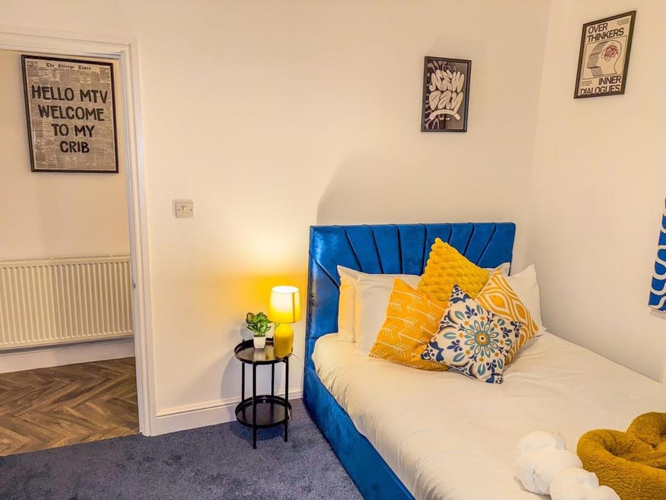 Central 4 BR Luxury Home By AltoLuxoExperience Short Lets & Serviced Accommodation With Free Wifi & Parking House in Bristol