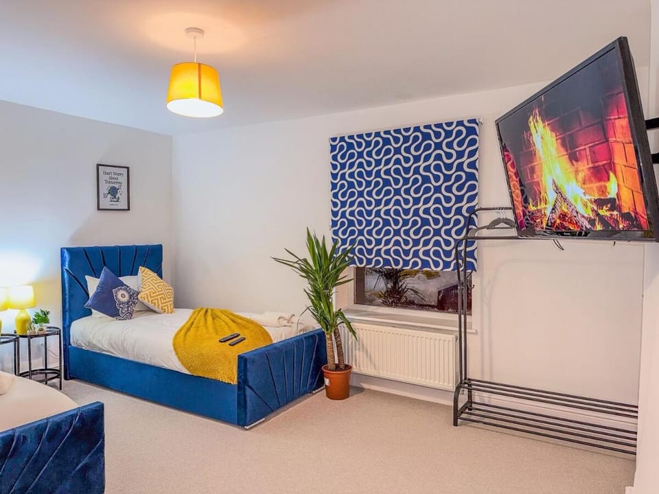 Central 4 BR Luxury Home By AltoLuxoExperience Short Lets & Serviced Accommodation With Free Wifi & Parking House in Bristol