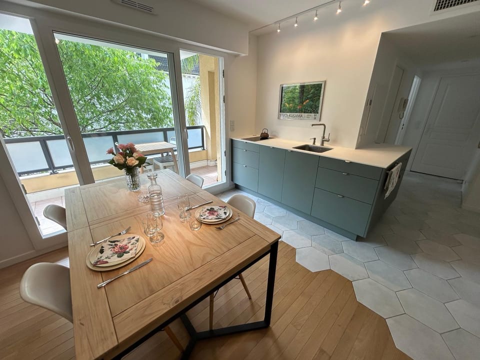 Kitchen or kitchenette, Food and drinks, Dining area, Food
