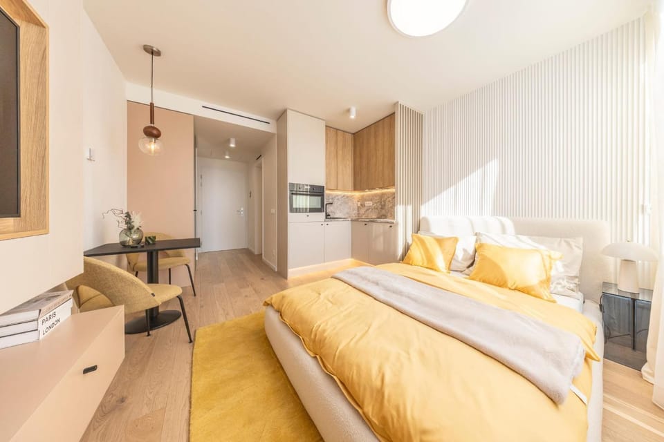 Bed, Kitchen or kitchenette, Photo of the whole room, Seating area, Bedroom