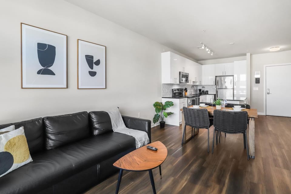 Kitchen or kitchenette, Living room, oven