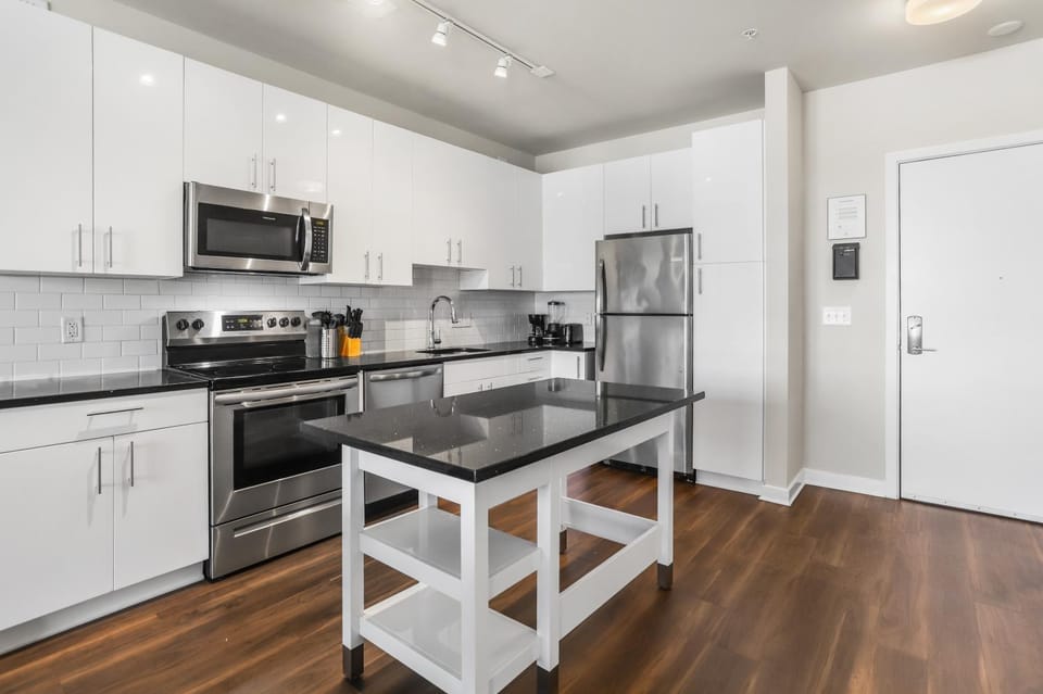 Coffee/tea facilities, Kitchen or kitchenette, Dining area, dishwasher, oven