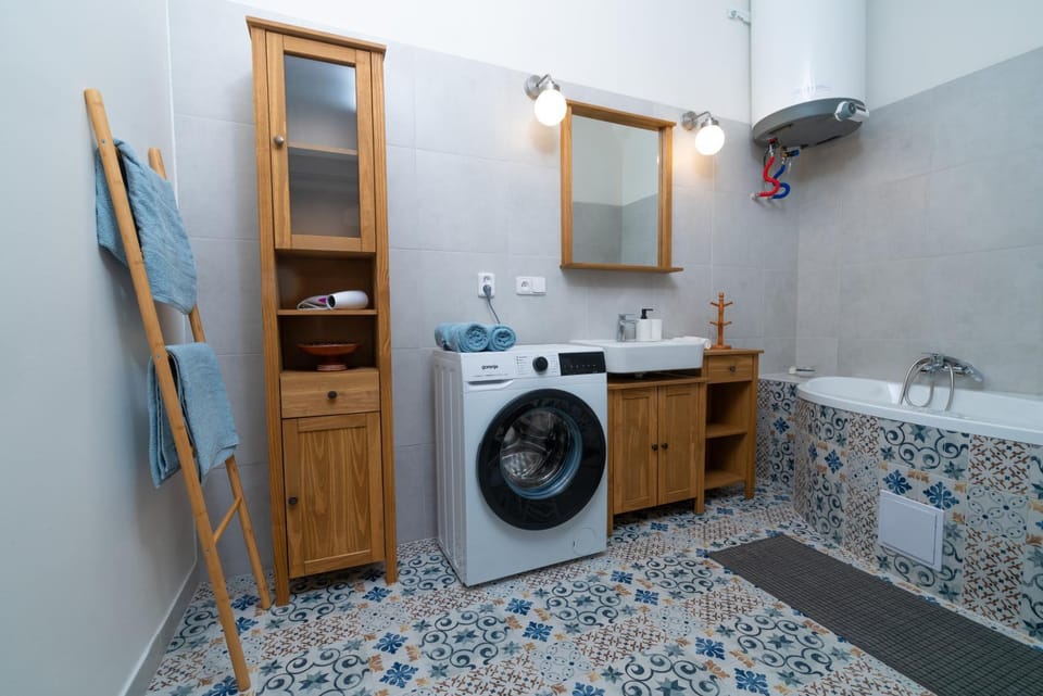 Bathroom, Bath, washing machine