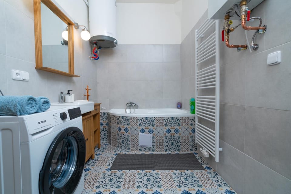 Bathroom, Bath, washing machine