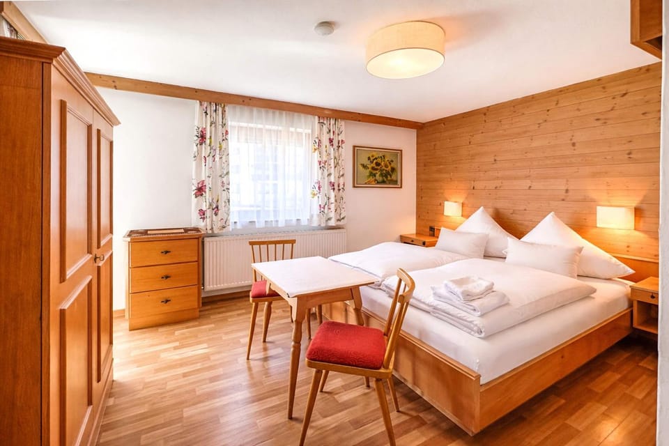 Bed, Photo of the whole room, wardrobe