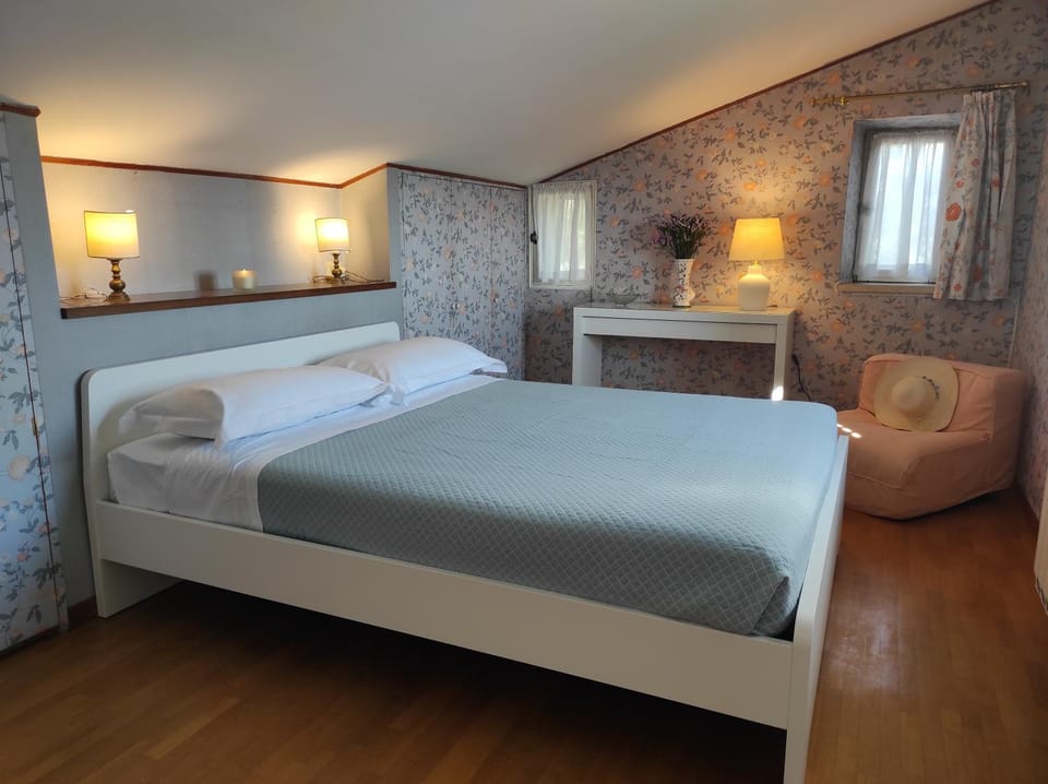 Bed, Bedroom, air conditioner