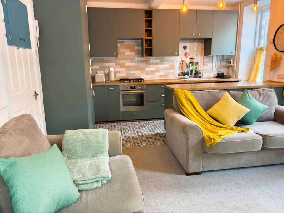 Stylish Central 1 BR By AltoLuxoExperience Short Lets & Serviced Accommodation With Free Wifi & Parking House in Bristol