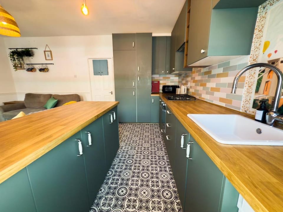 Stylish Central 1 BR By AltoLuxoExperience Short Lets & Serviced Accommodation With Free Wifi & Parking House in Bristol