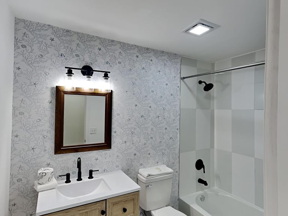Shower, Toilet, Bathroom, Bath