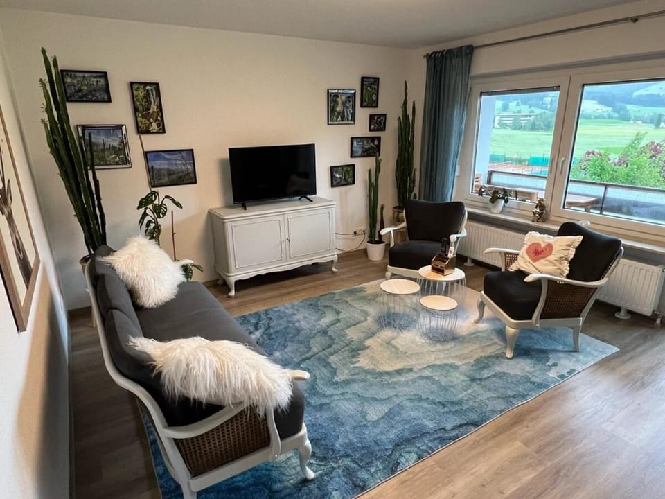 Communal lounge/ TV room, TV and multimedia, Living room, Seating area