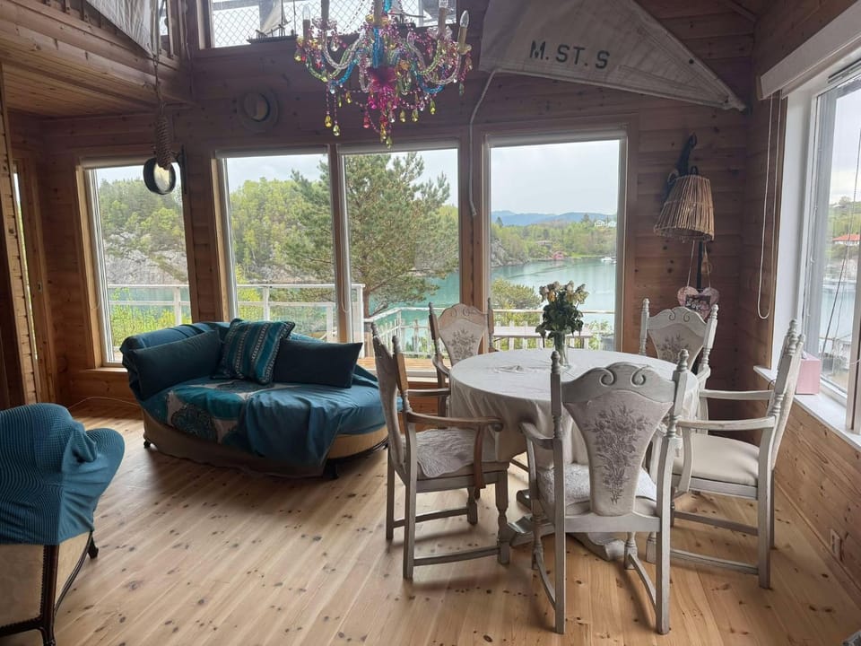 Natural landscape, Living room, Seating area, Dining area, Lake view, River view