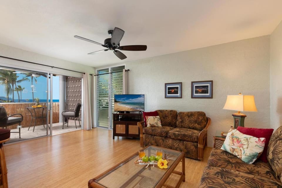 Alii Villas#320 Remodeled Top Floor & Ocean Views! House in Holualoa