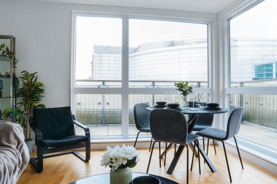 View (from property/room), Balcony/Terrace, Living room, Seating area, Dining area