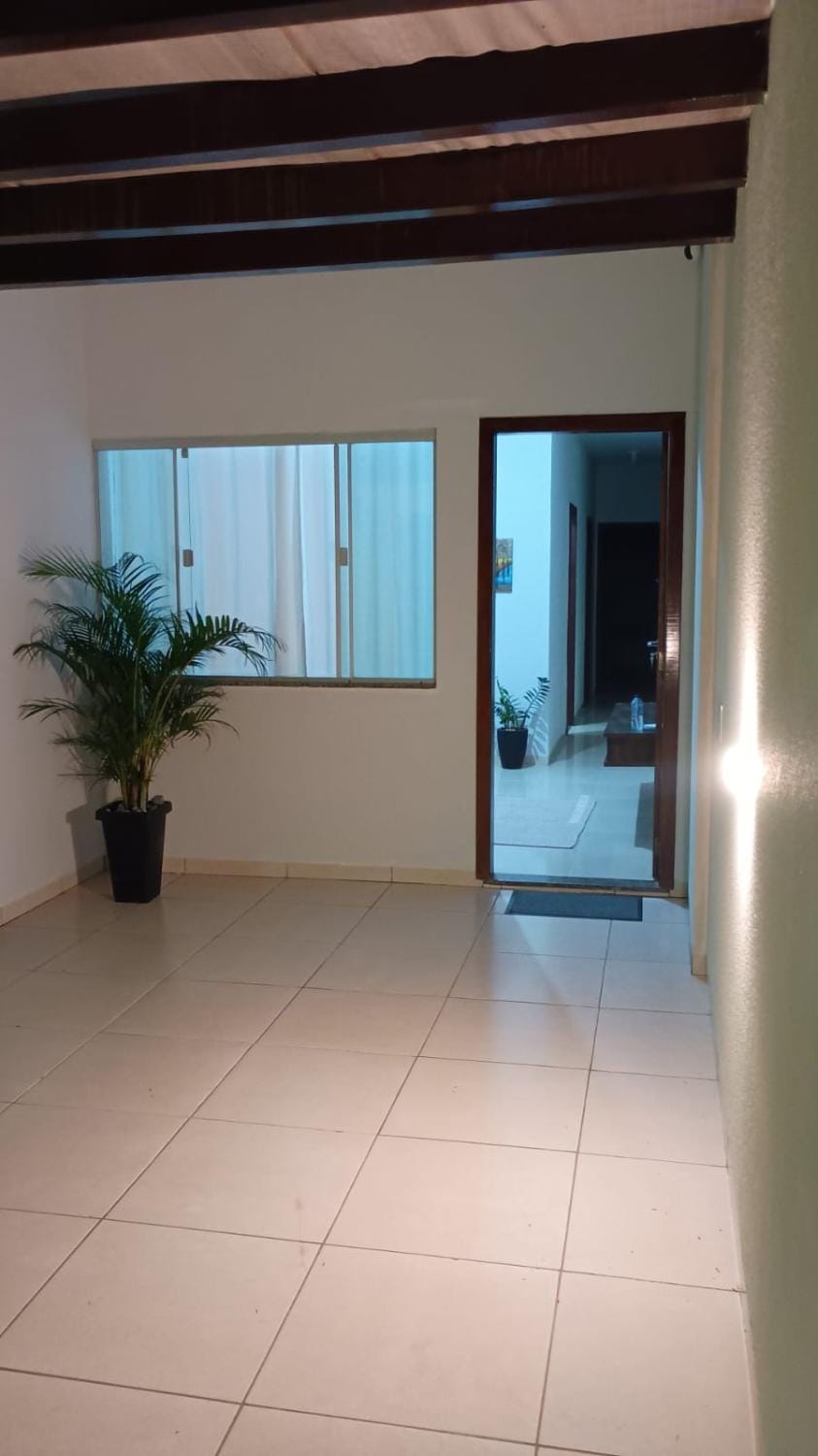 Casa com ar no quarto garagem espaço que cabe uma camionete cozinha completa House in Sinop