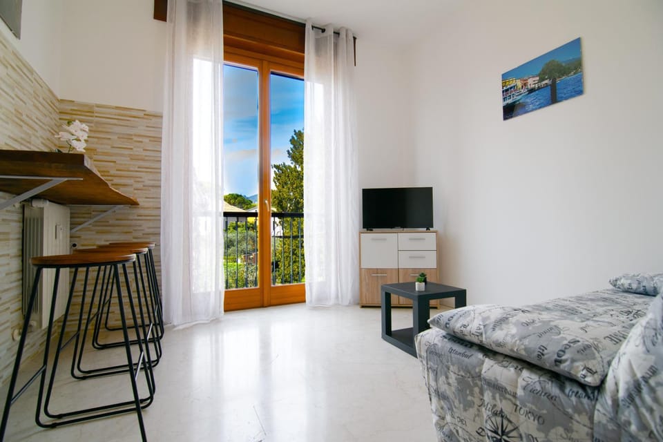 Communal lounge/ TV room, Living room, Dining area