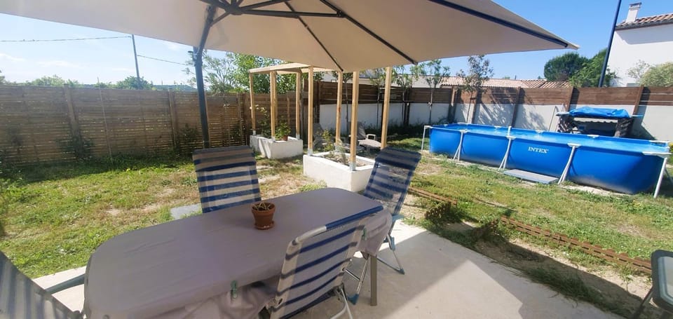 Patio, Garden, Dining area, Garden view, Swimming pool, sunbed