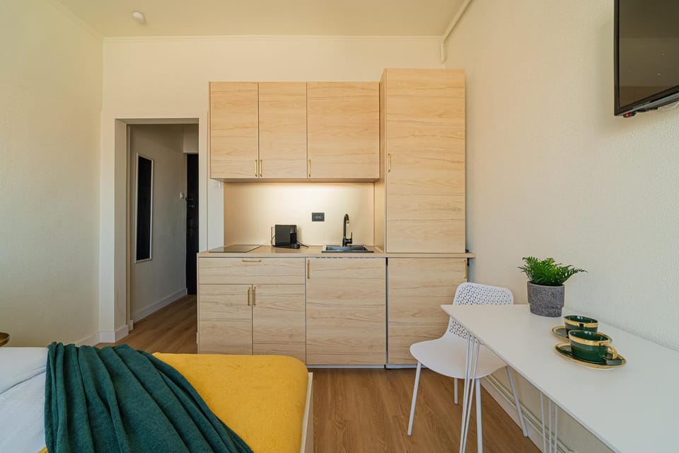 Bed, TV and multimedia, Kitchen or kitchenette, Bedroom
