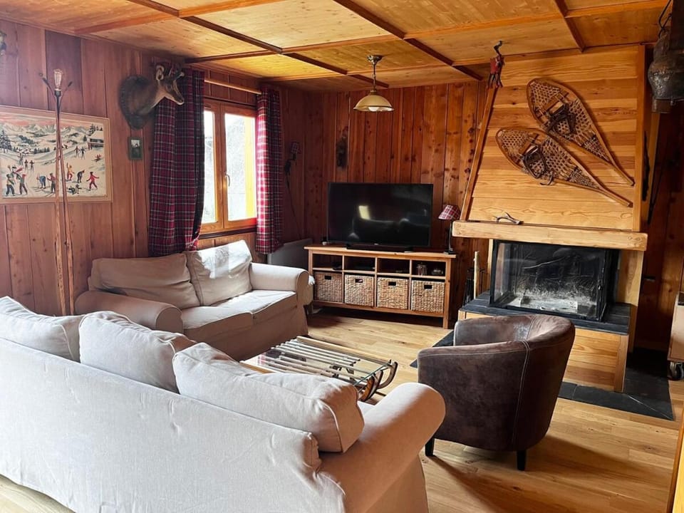Chalet spa bath fireplace ski-in out Chalet in Catalonia