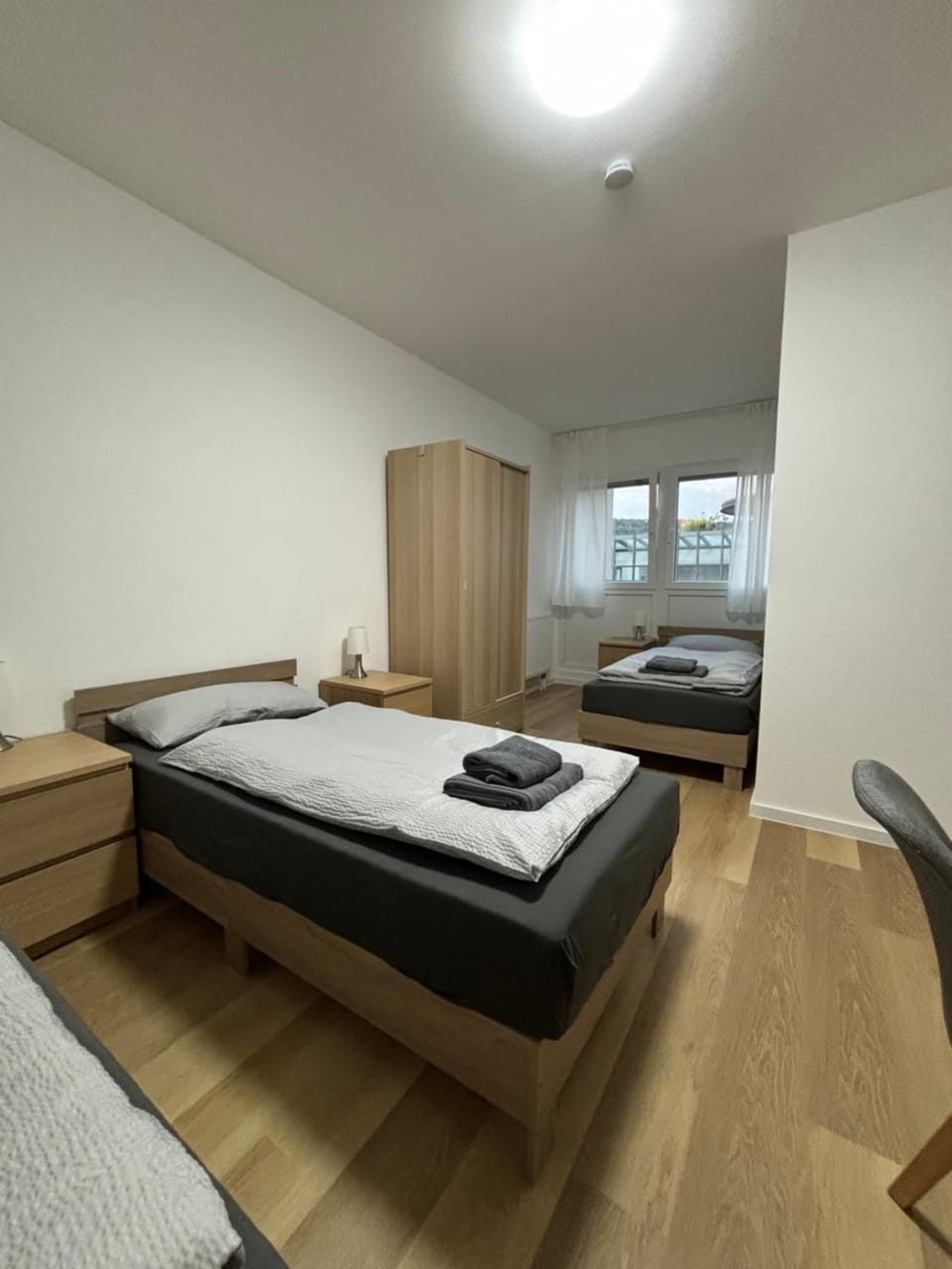 Bed, Photo of the whole room, wardrobe