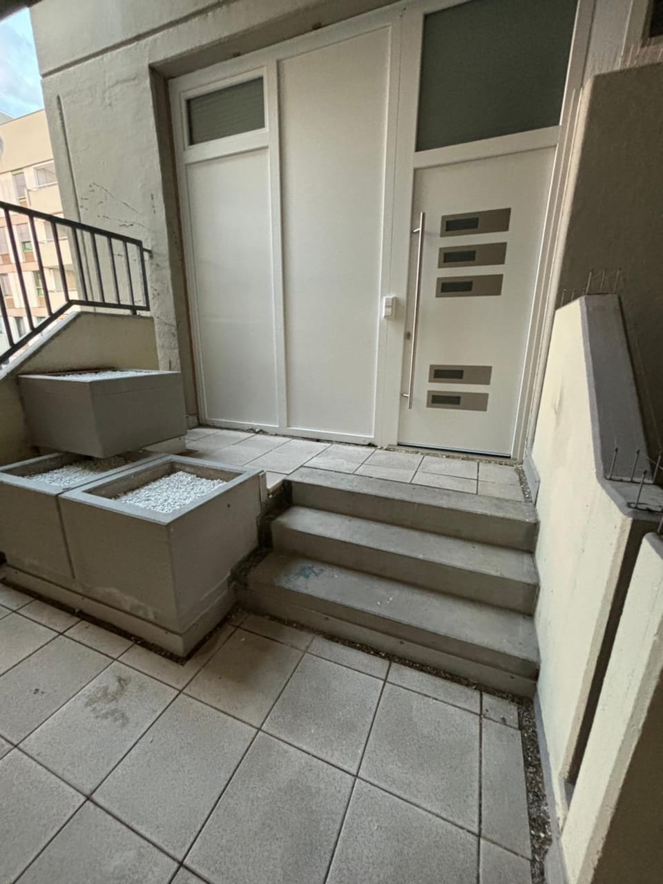 Facade/entrance, View (from property/room)