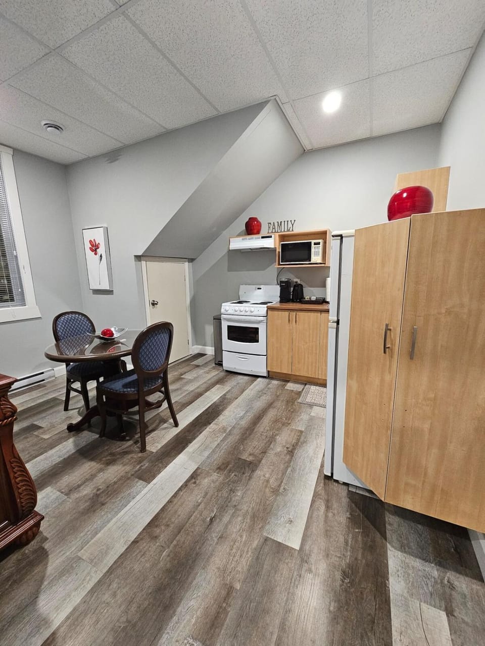 Kitchen or kitchenette, oven, stove, toaster