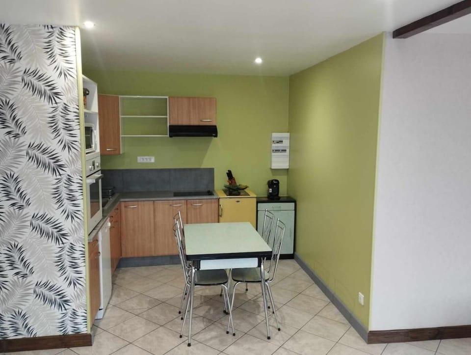 Kitchen or kitchenette, Dining area, oven, pet friendly