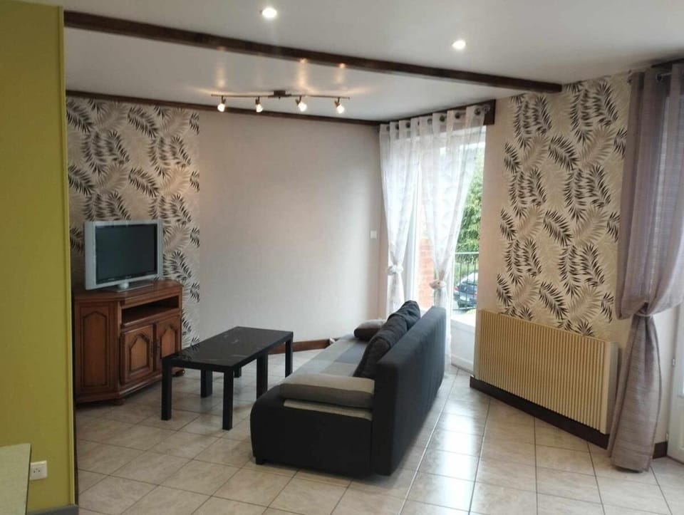 Bed, TV and multimedia, Living room