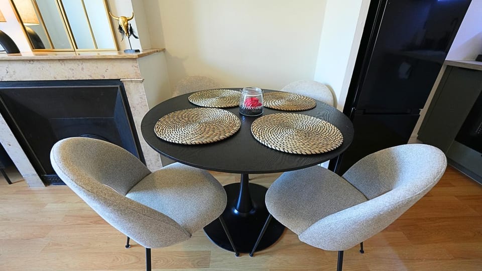 Living room, Seating area, Dining area