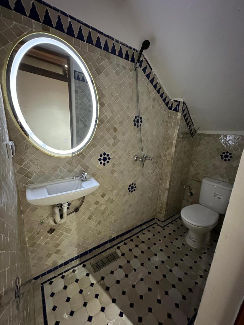 Shower, Toilet, Bathroom, bidet