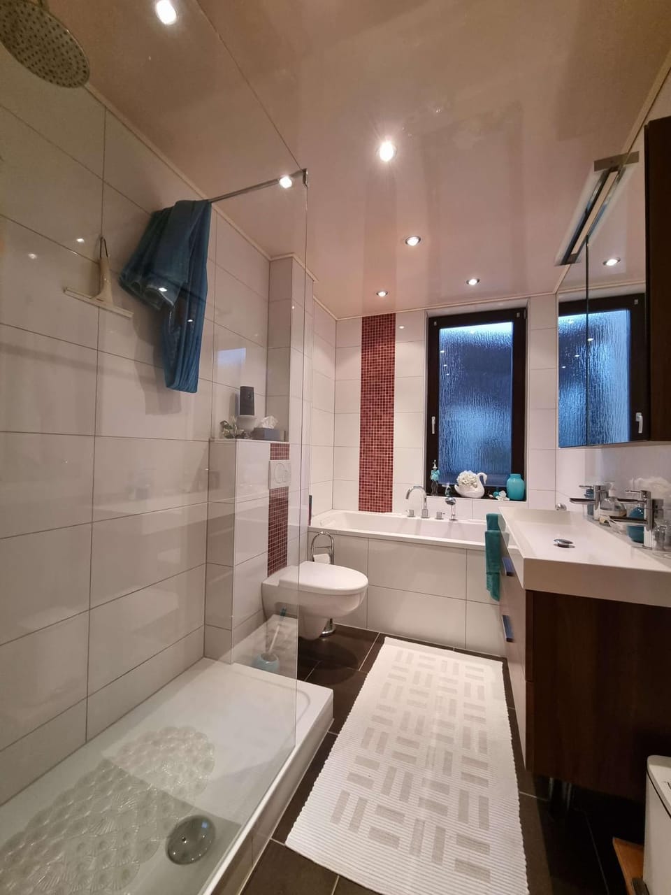 Shower, Toilet, Bathroom, Bath