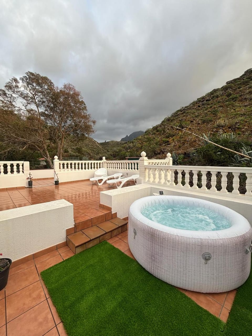 Day, Natural landscape, Hot Tub, Mountain view, Pool view, Swimming pool