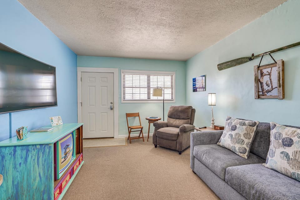 Steps to Sand: Panama City Beach Apartment! Apartment in Lower Grand Lagoon