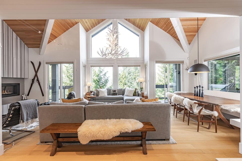 Premium 4-Bedroom Chalet House in Whistler