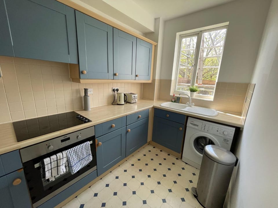 London Home in Trendy Hackney - Modern & Cozy Apartment in London Borough of Hackney