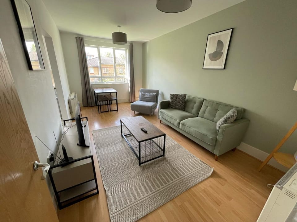London Home in Trendy Hackney - Modern & Cozy Apartment in London Borough of Hackney