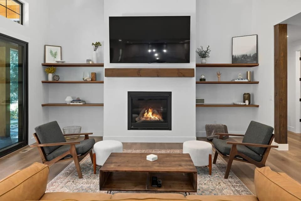 Old Grove Retreat in Suncadia- Gourmet Kitchen, Hot Tub, BBQ, Firepit, Outdoor Seating, Smart TVs, Hi-speed Wi-Fi House in Ronald