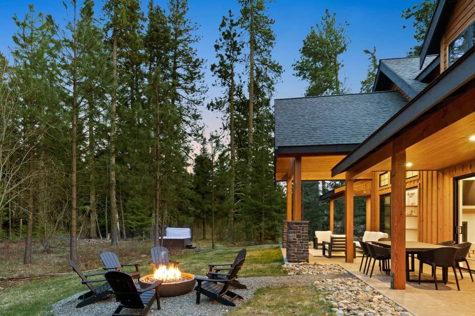 Property building, Patio, Garden, Seating area, Garden view