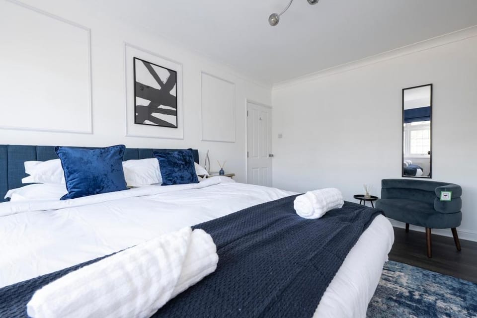 The Romford Oasis - Spacious 4 bedroom escape House in Romford