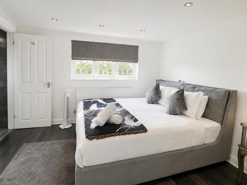 The Romford Oasis - Spacious 4 bedroom escape House in Romford