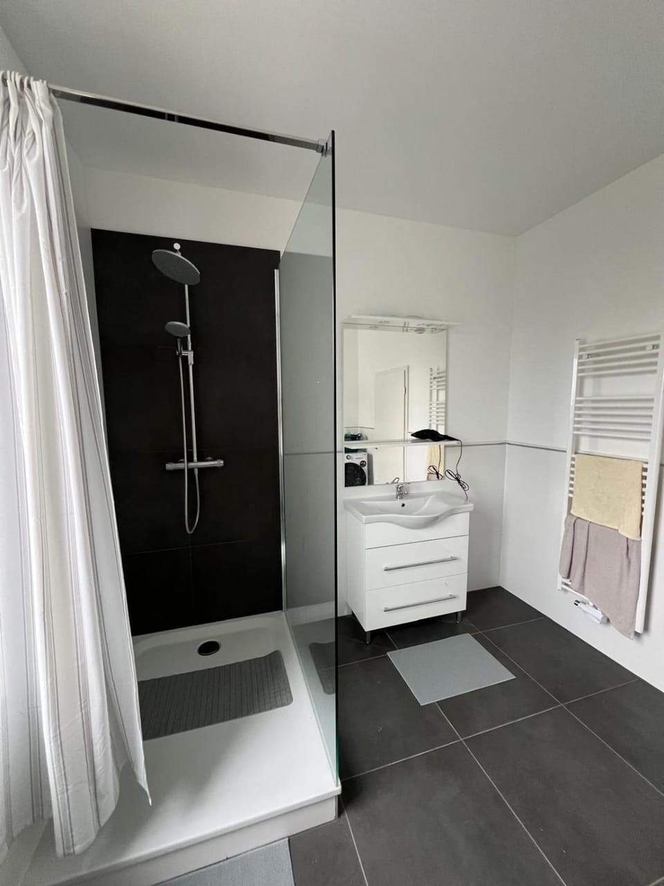 Shower, Bathroom, towels