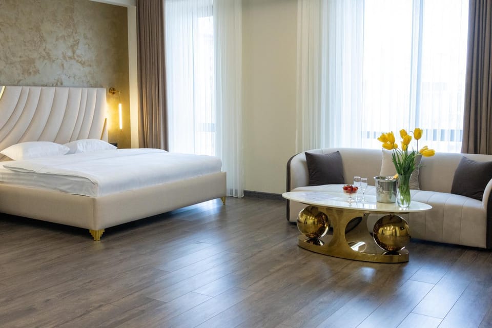 Bed, Living room, Seating area, Bedroom