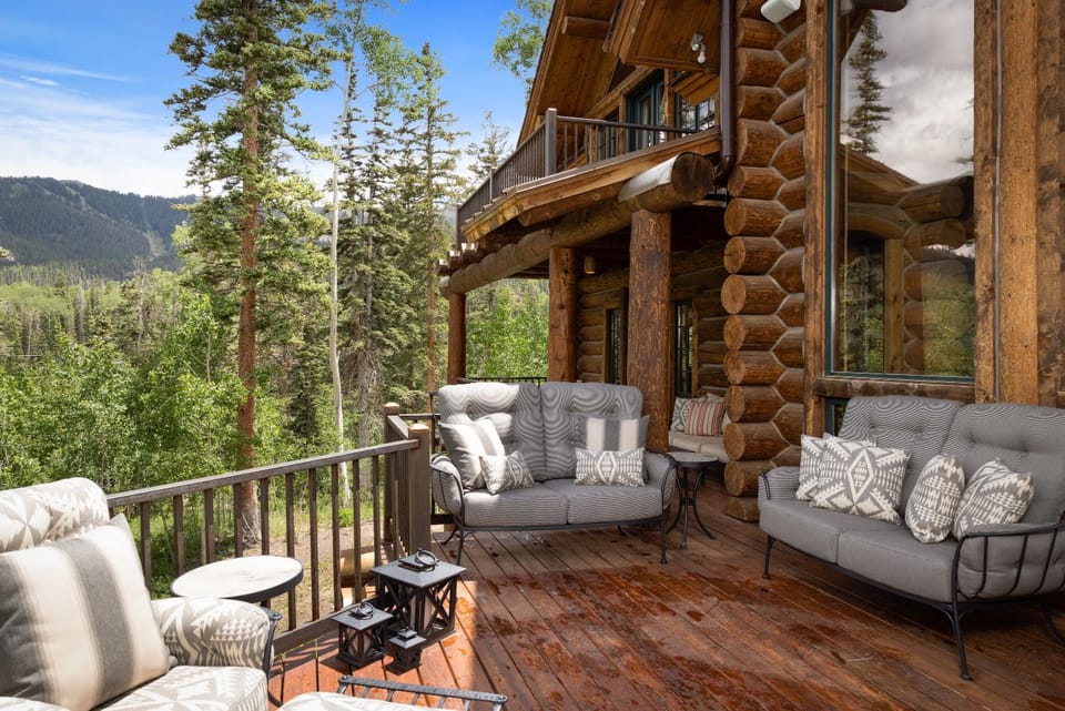 Hilltop Hideaway by Exceptional Stays Chalet in Mountain Village